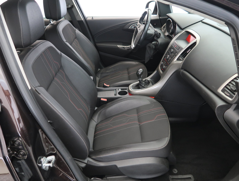 Opel Astra, 2013