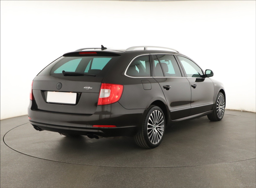 Škoda Superb, 2012