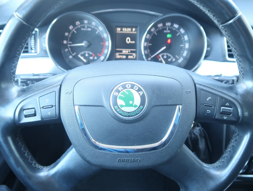 Škoda Superb, 2011