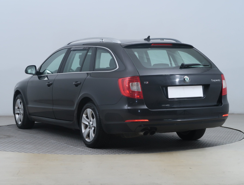 Škoda Superb, 2011