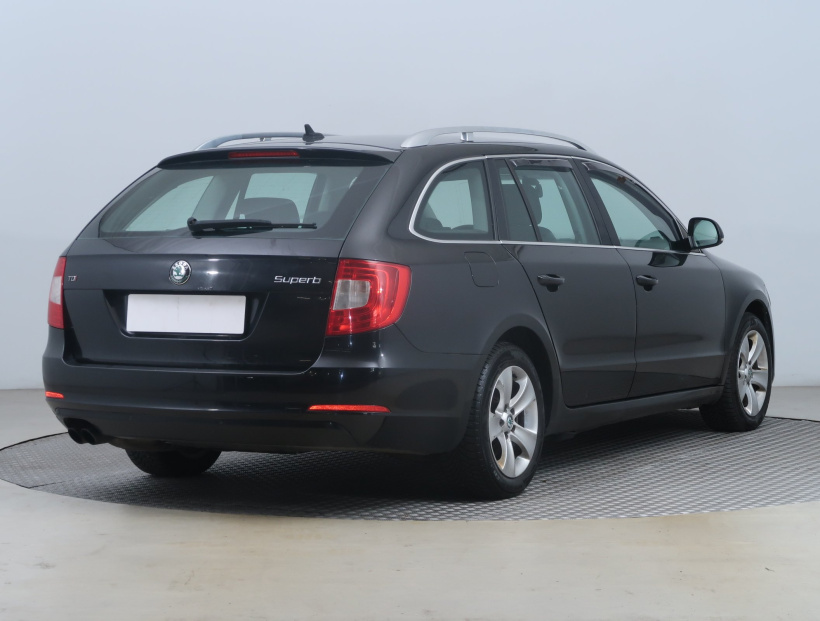Škoda Superb, 2011