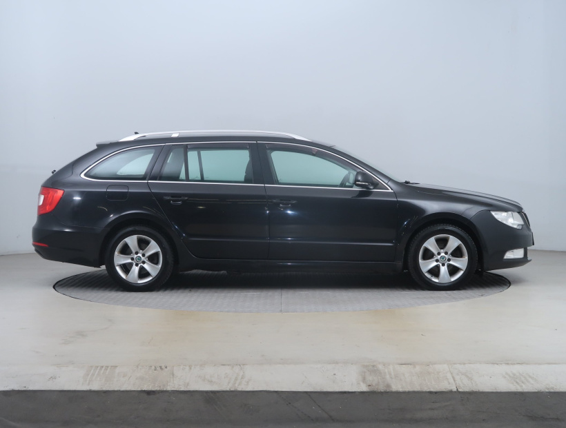 Škoda Superb, 2011