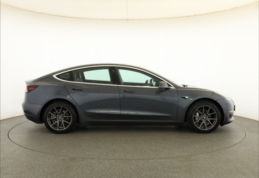 Tesla Model 3, 2019