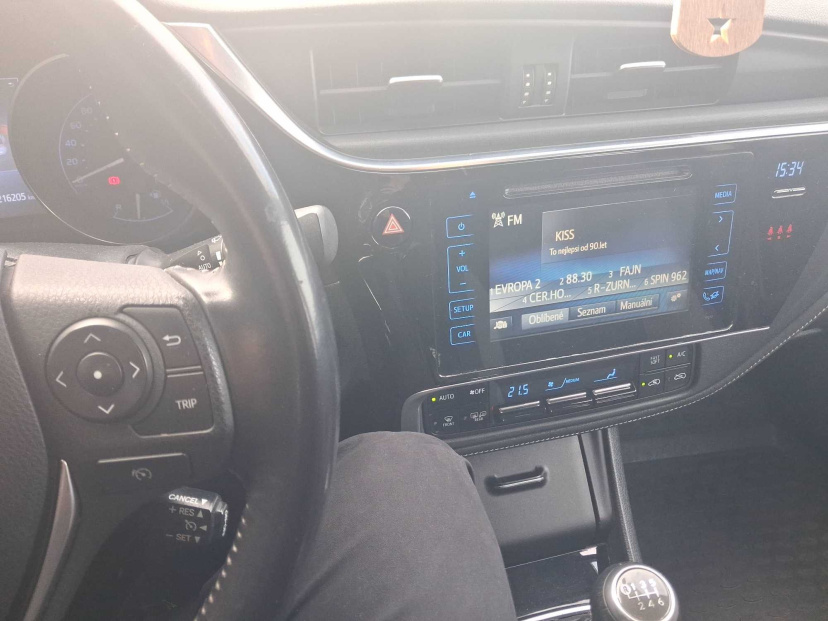 Toyota Auris, 2015