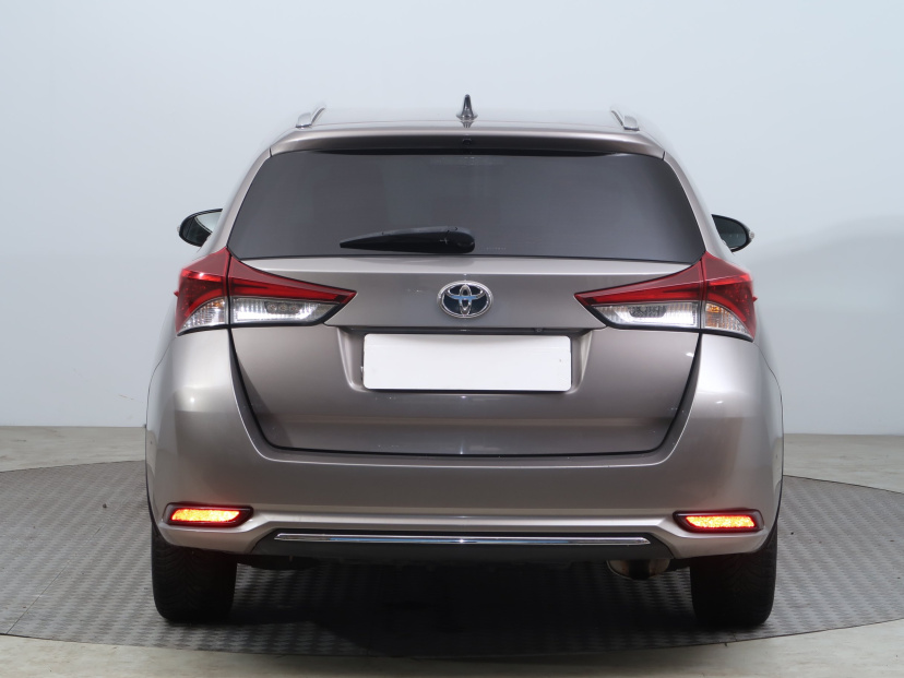 Toyota Auris, 2015