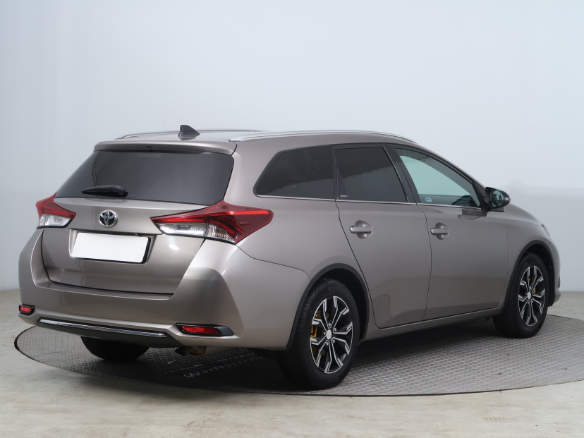 Toyota Auris, 2015
