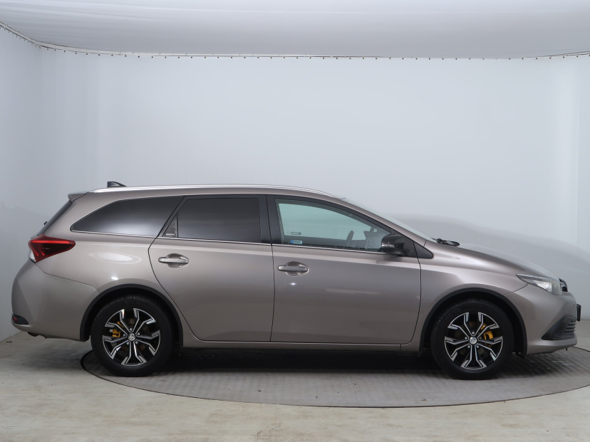 Toyota Auris, 2015