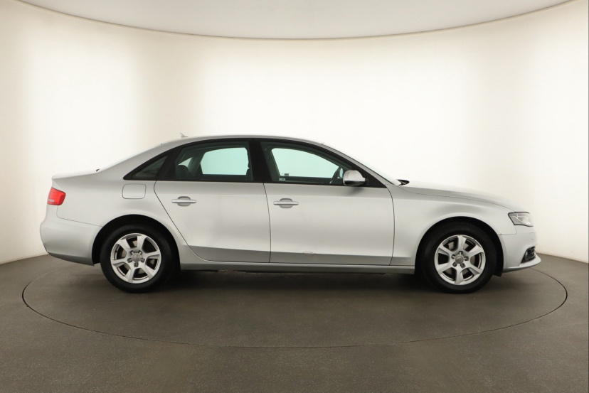 Audi A4, 2012