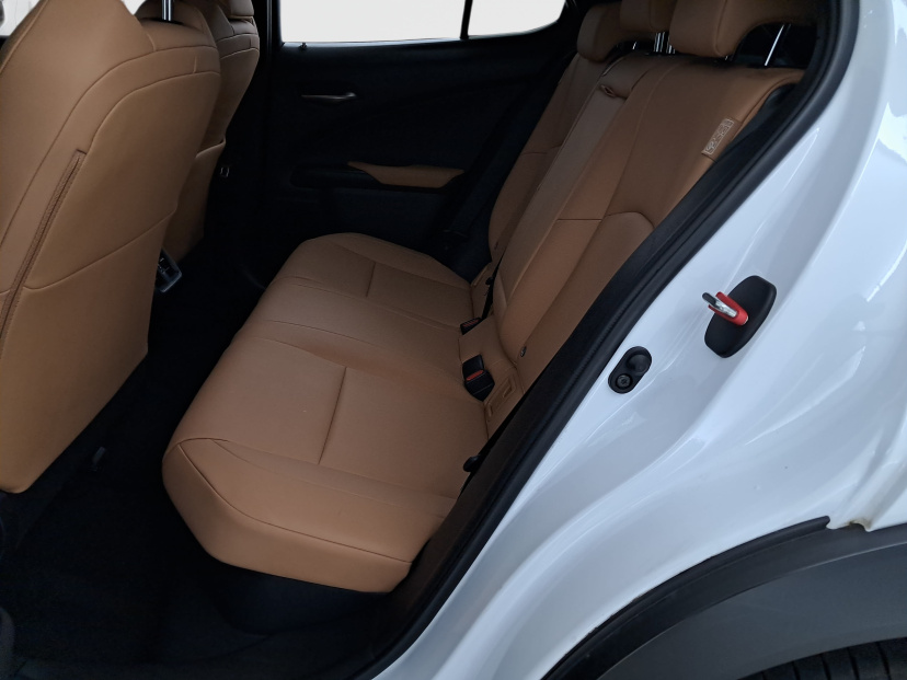 Lexus UX, 2023