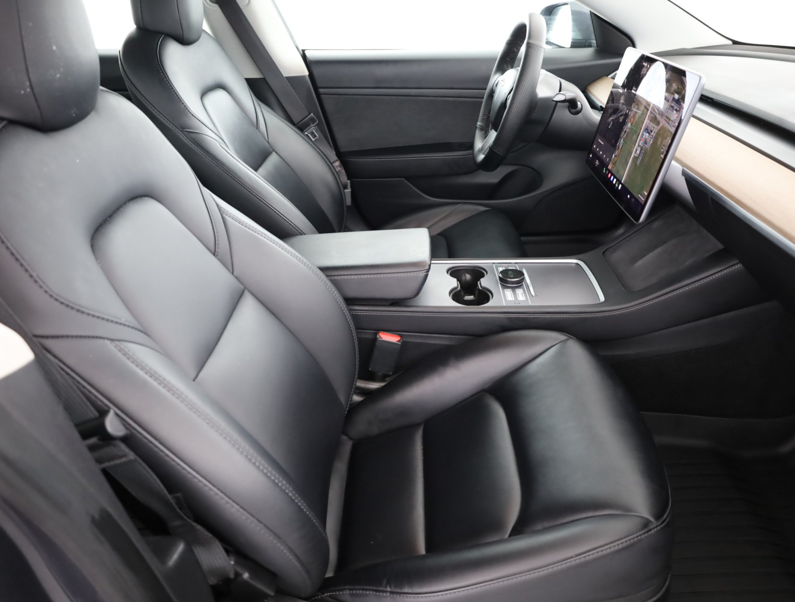 Tesla Model 3 Standard Range Plus – fotografie 10