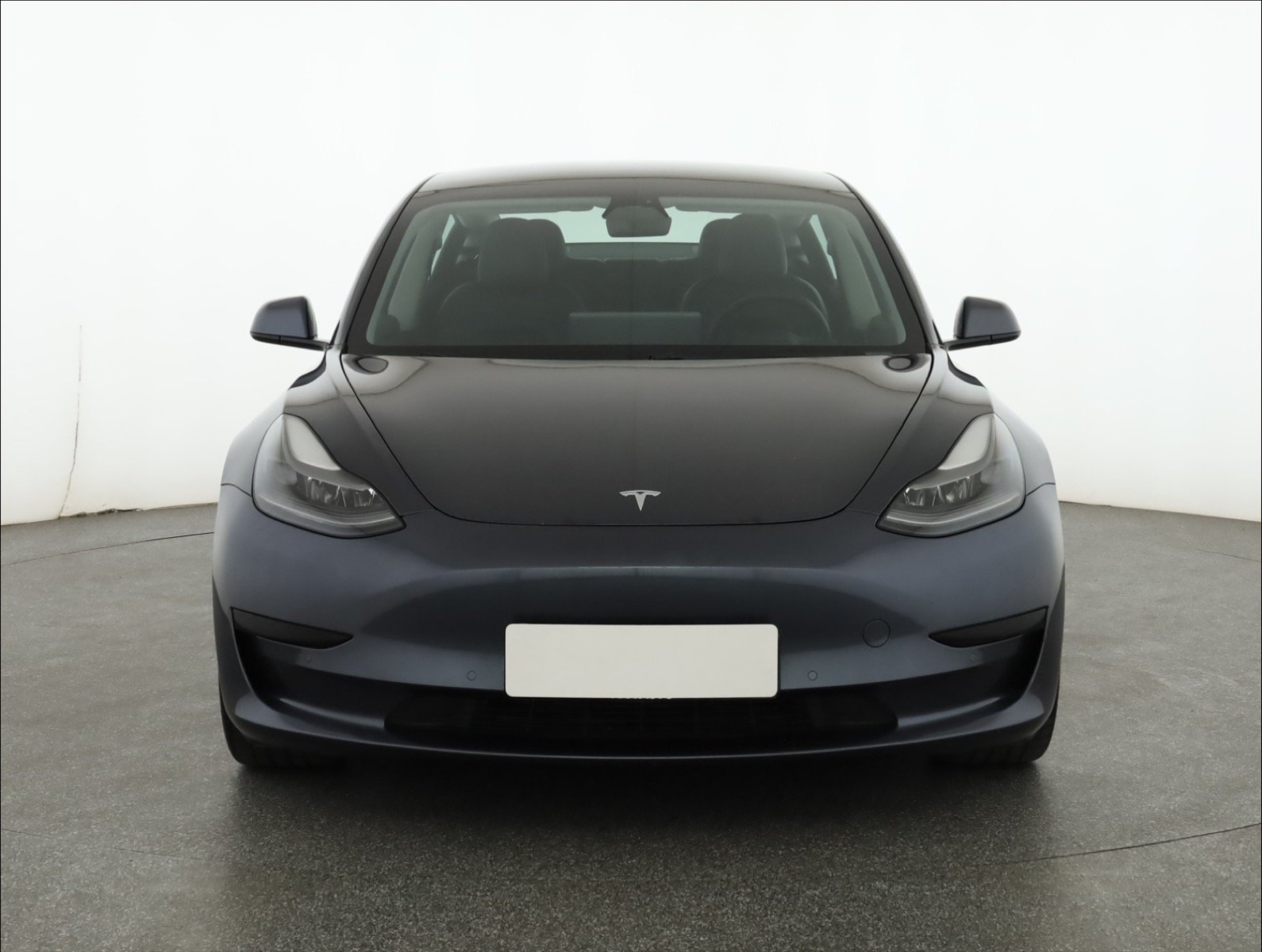 Tesla Model 3 Standard Range Plus – fotografie 2