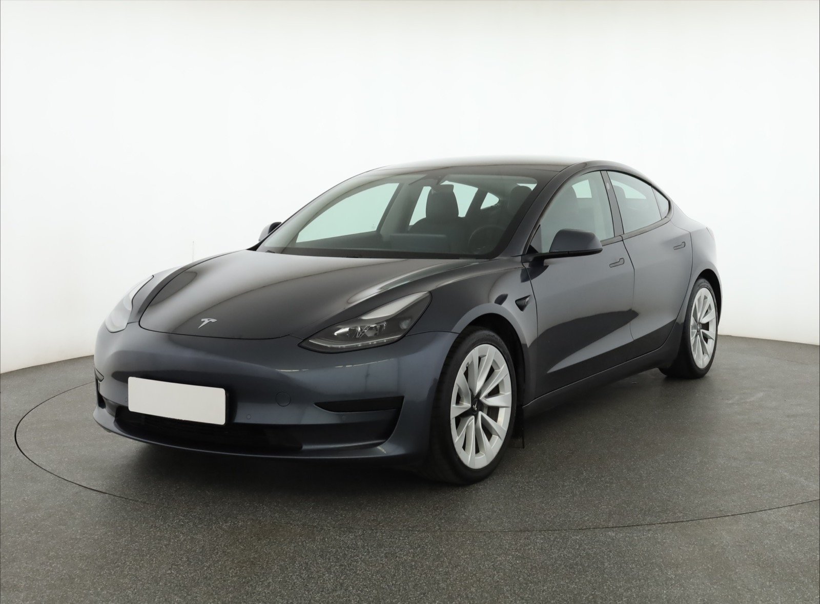 Tesla Model 3 Standard Range Plus – fotografie 3