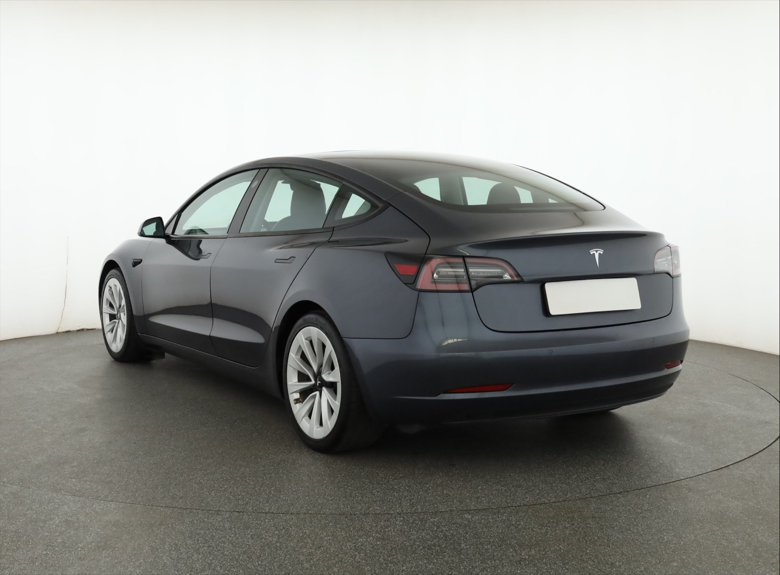 Tesla Model 3 Standard Range Plus – fotografie 5