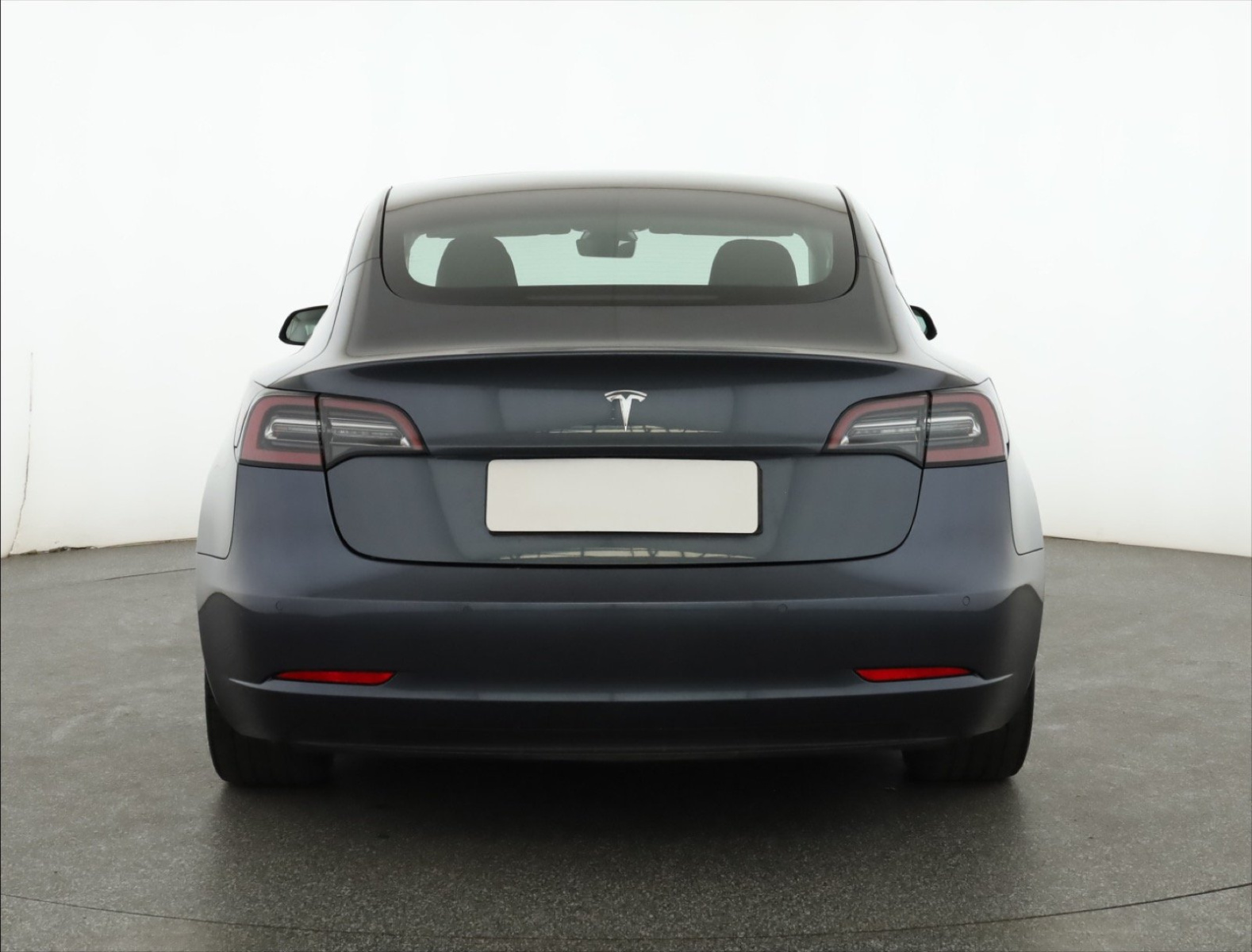 Tesla Model 3 Standard Range Plus – fotografie 6