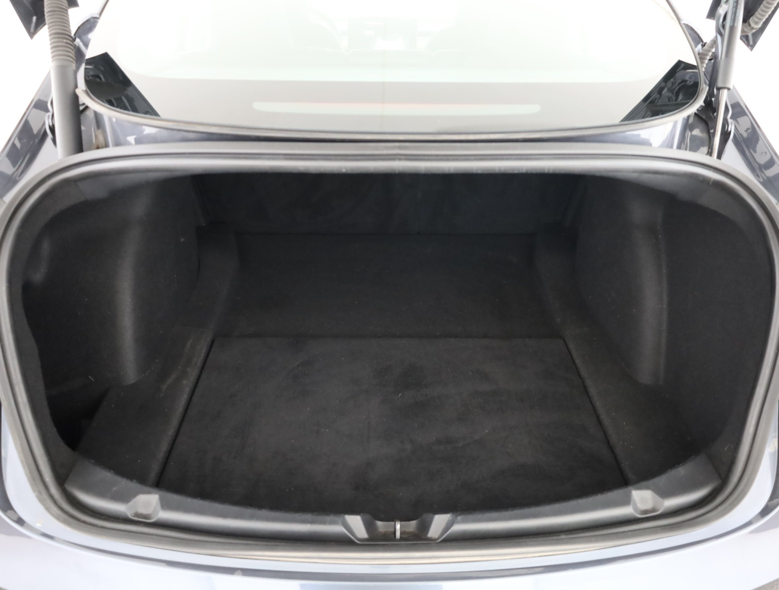Tesla Model 3 Standard Range Plus – fotografie 24