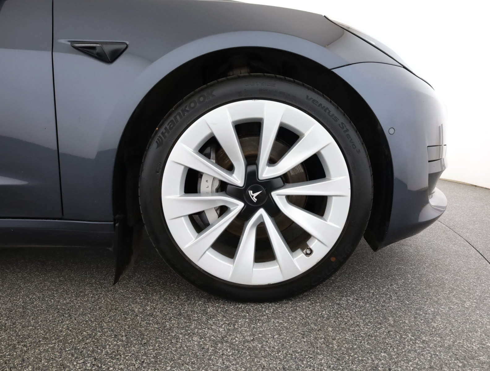 Tesla Model 3 Standard Range Plus – fotografie 25