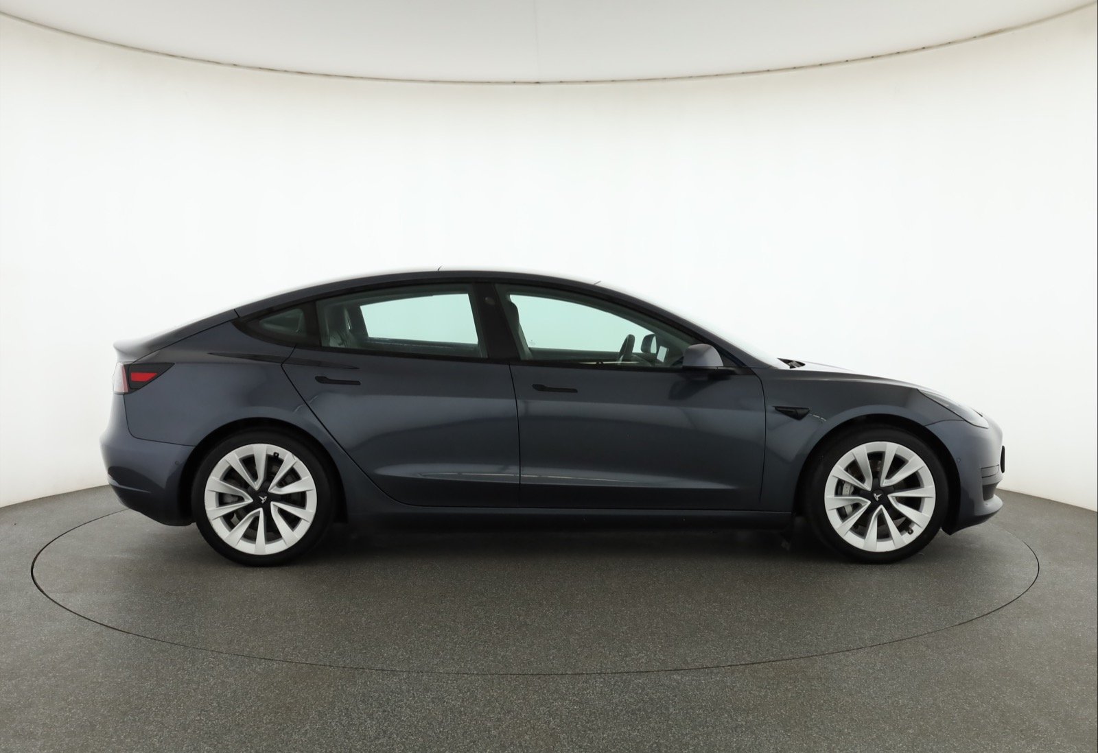 Tesla Model 3 Standard Range Plus – fotografie 8