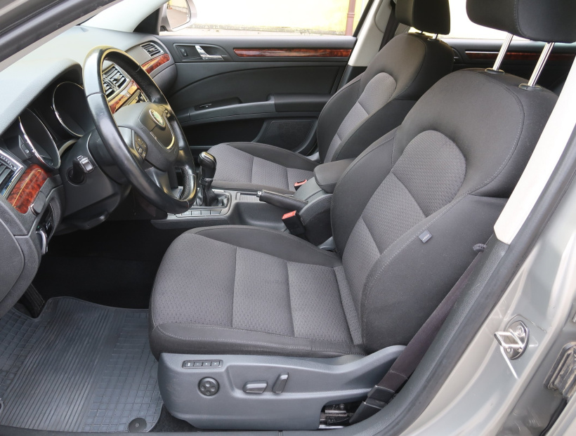Škoda Superb, 2011
