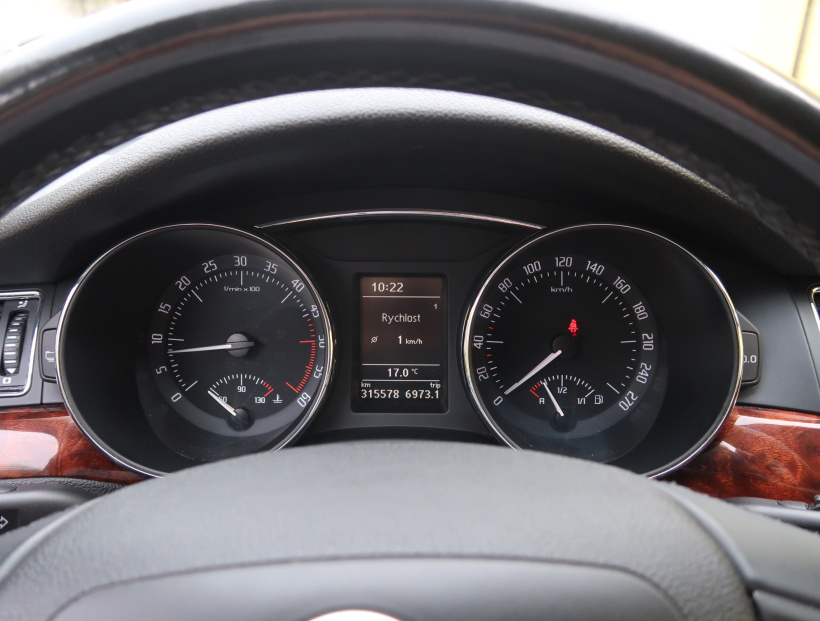 Škoda Superb, 2011