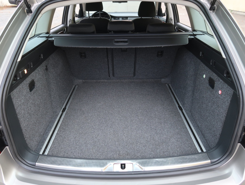 Škoda Superb, 2011