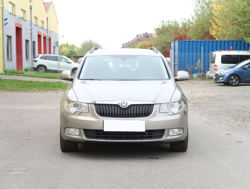 Škoda Superb, 2011
