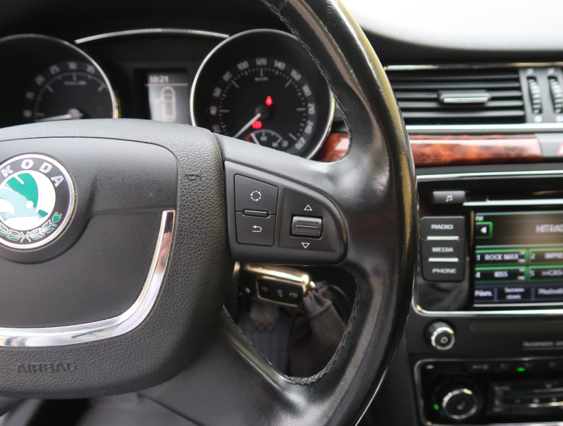 Škoda Superb, 2011