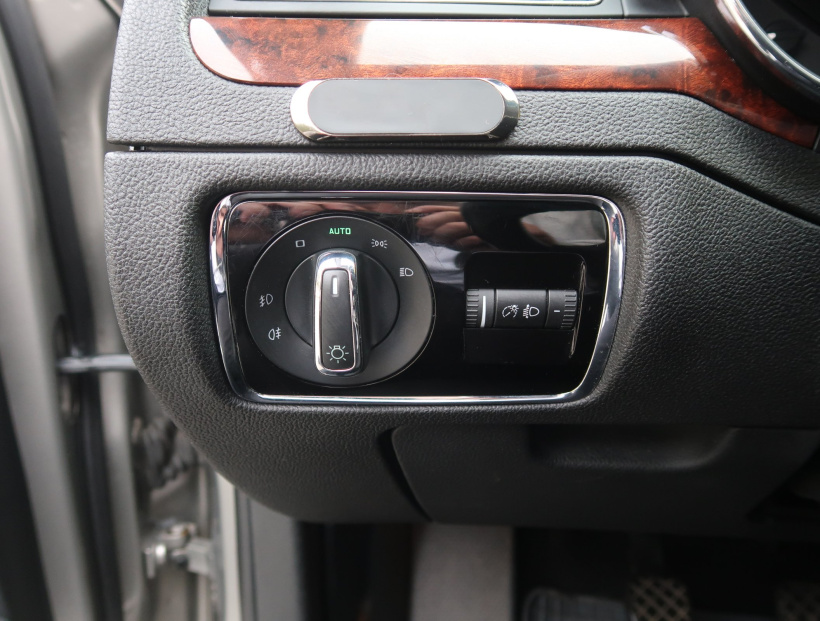 Škoda Superb, 2011
