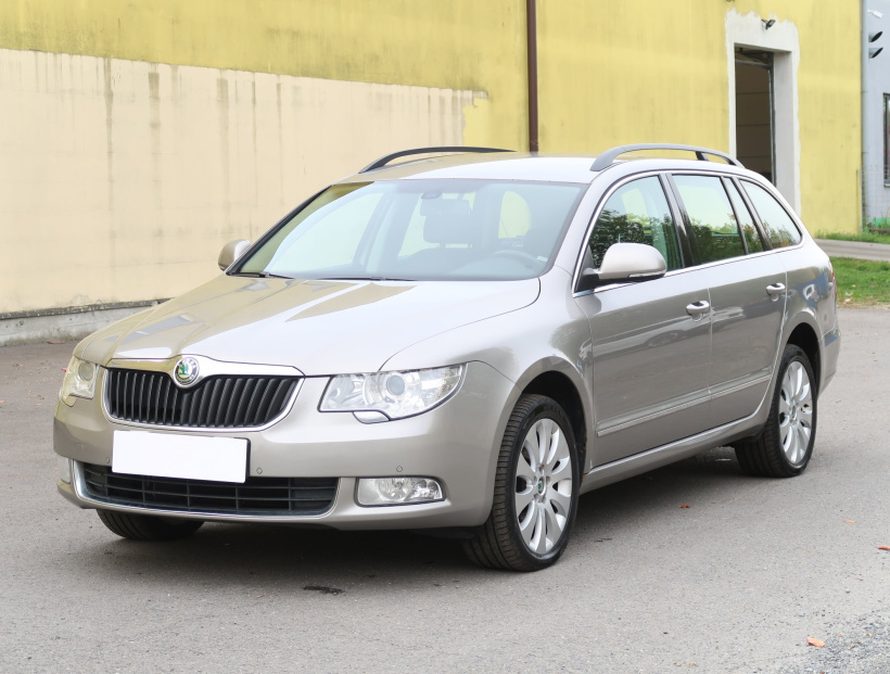 Škoda Superb, 2011