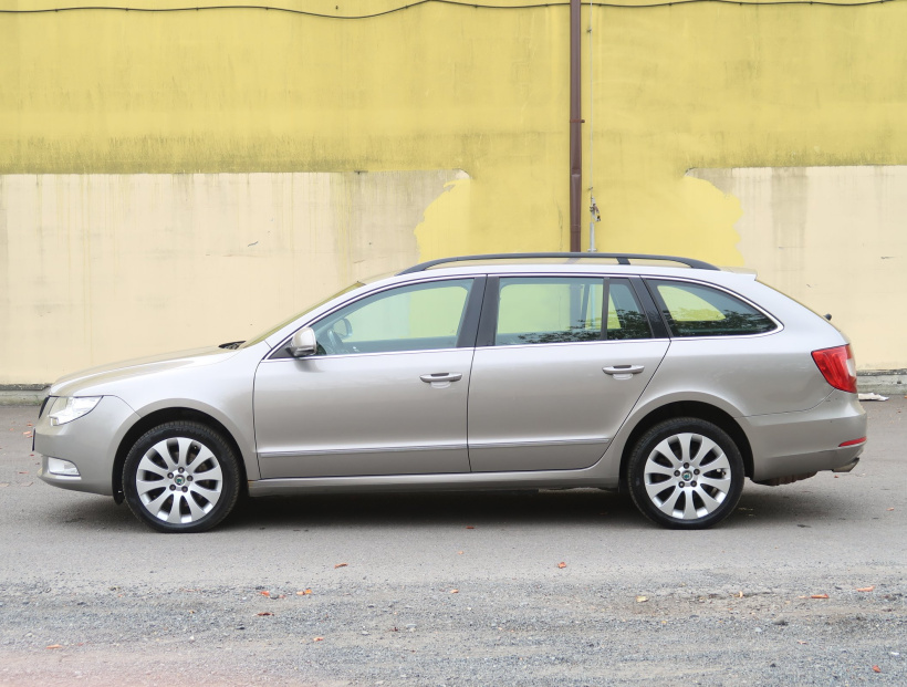 Škoda Superb, 2011