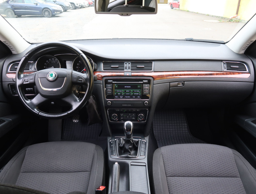 Škoda Superb, 2011