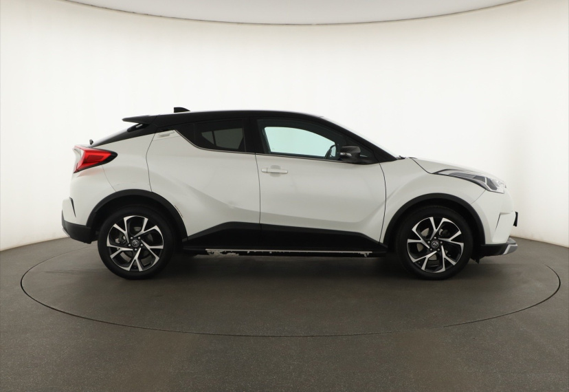 Toyota C-HR, 2017