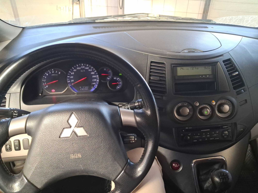 Mitsubishi Grandis, 2005