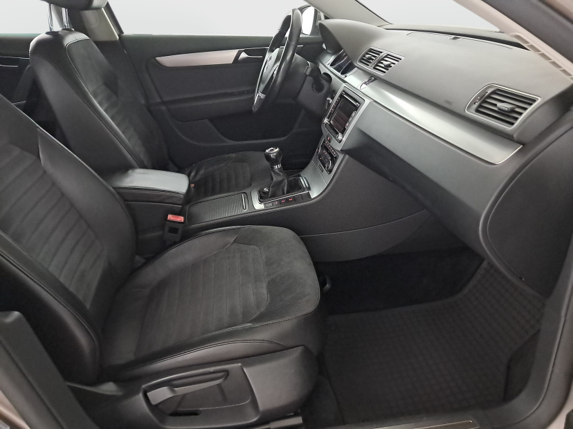 Volkswagen Passat, 2011