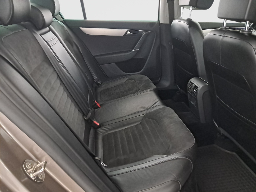 Volkswagen Passat, 2011
