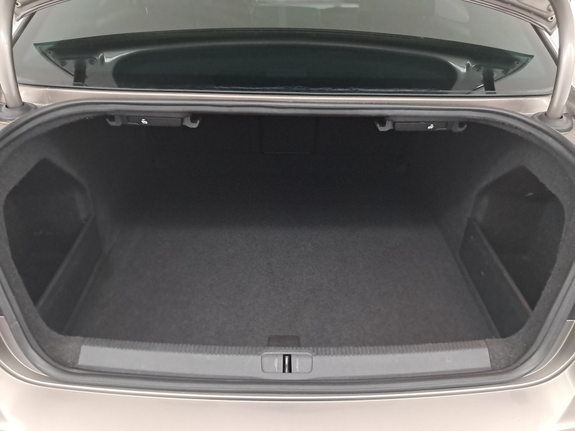 Volkswagen Passat, 2011