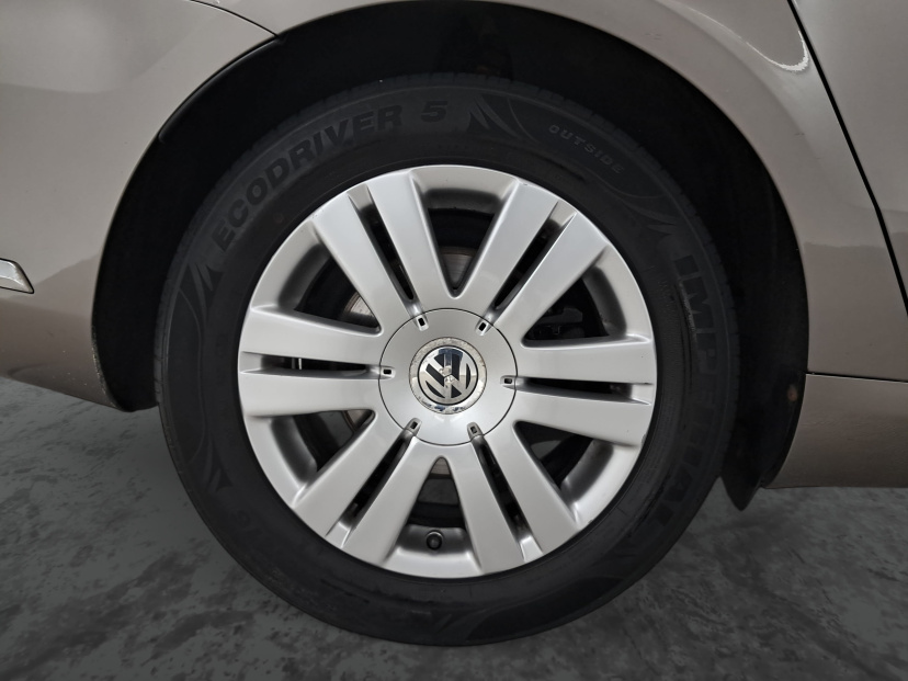 Volkswagen Passat, 2011