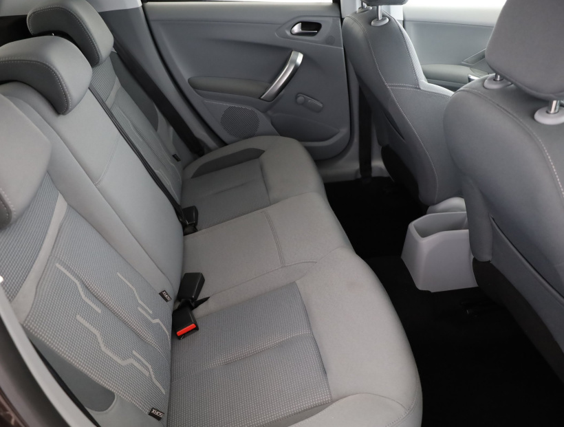 Peugeot 208, 2012