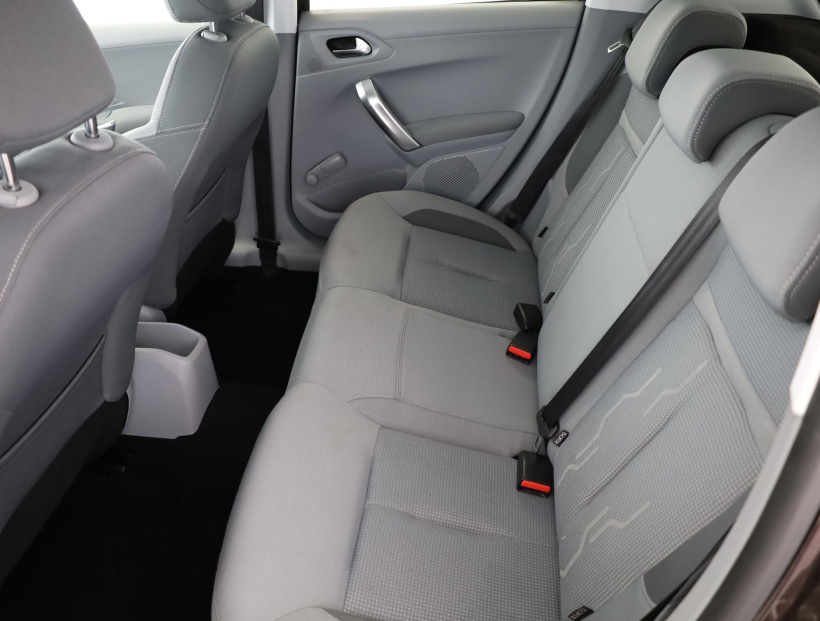 Peugeot 208, 2012