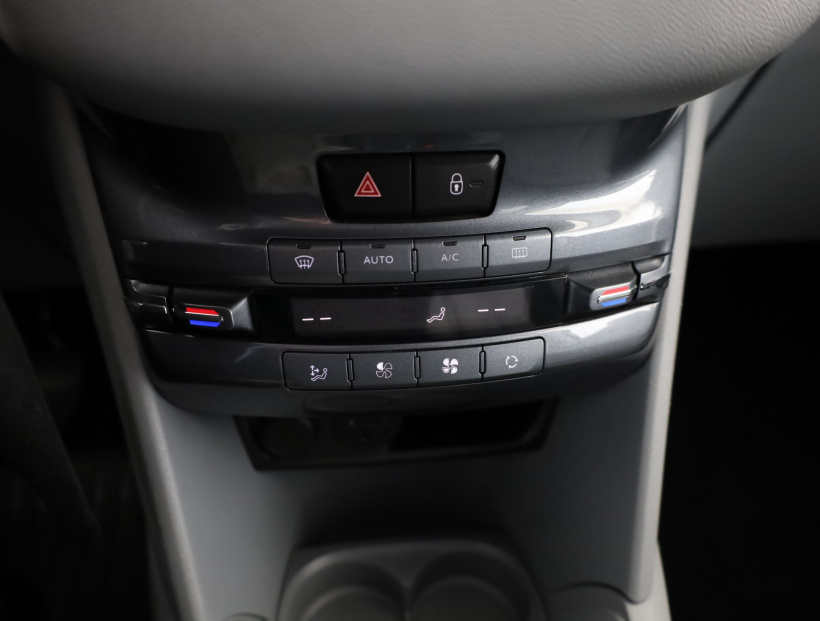 Peugeot 208, 2012