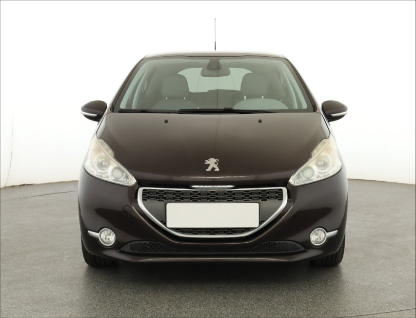 Peugeot 208, 2012