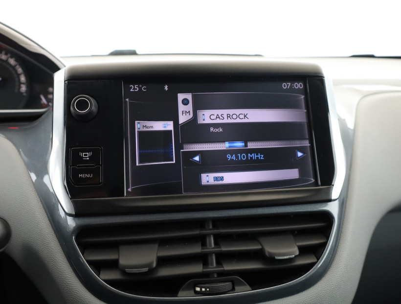 Peugeot 208, 2012