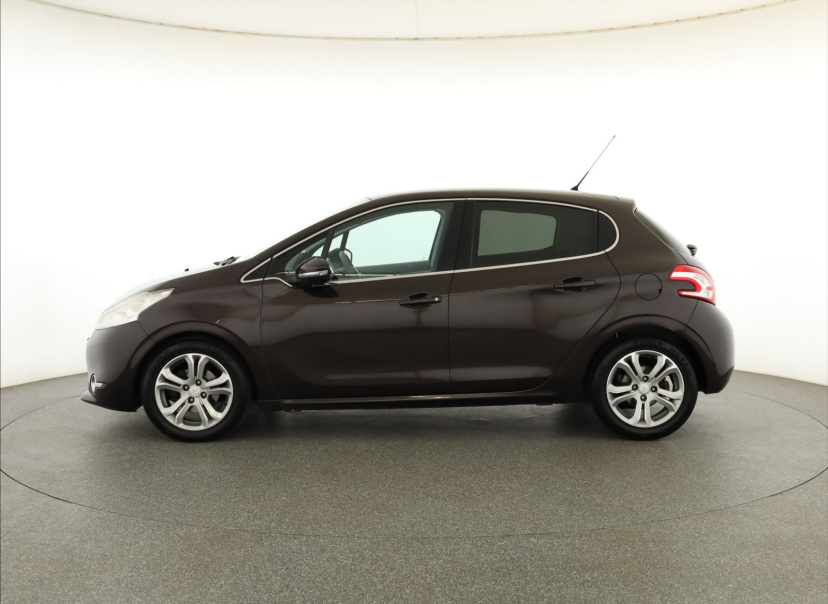 Peugeot 208, 2012