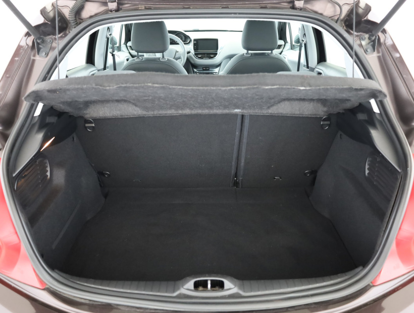 Peugeot 208, 2012