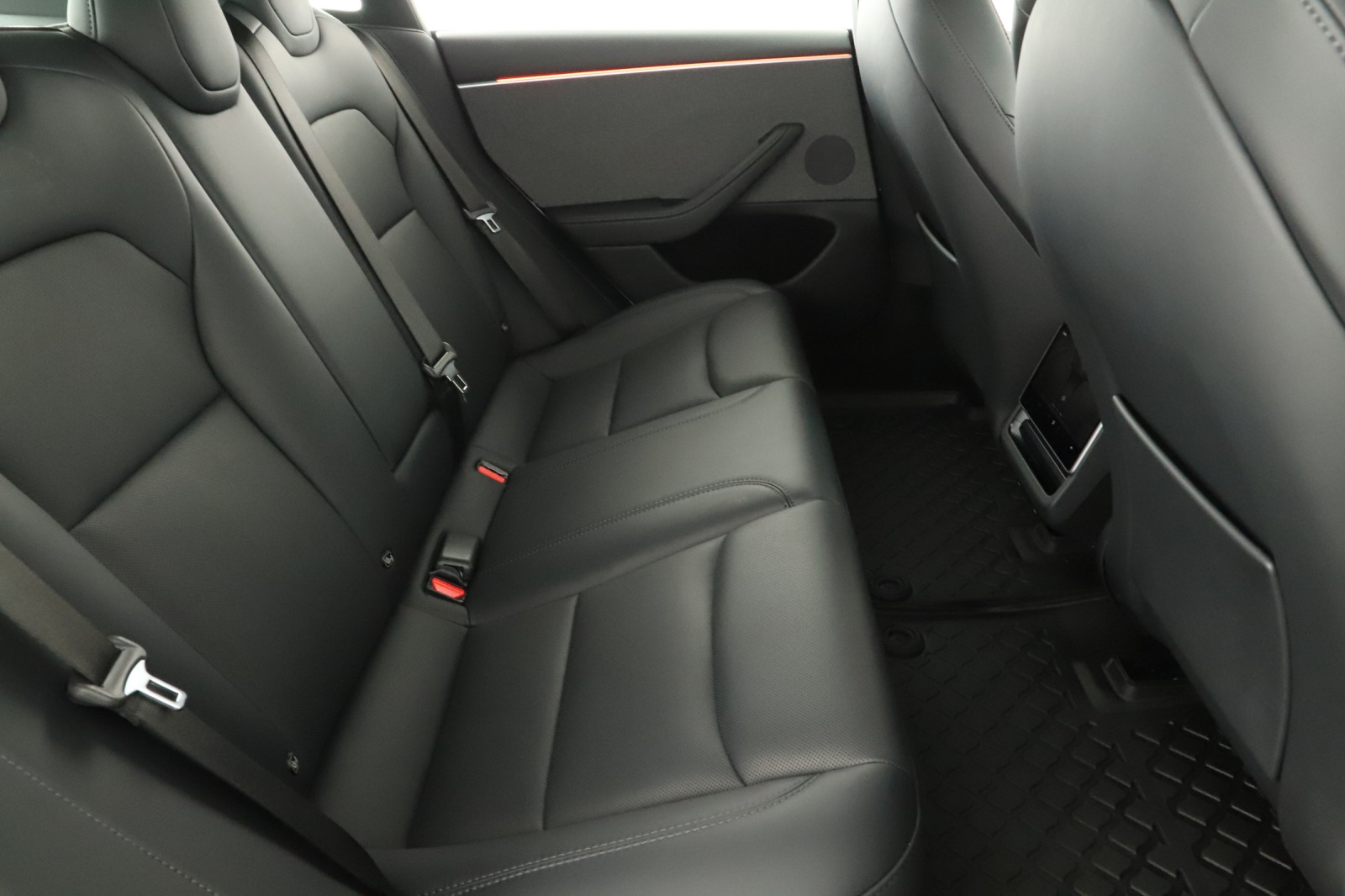 Tesla Model 3 Standard Range Plus – fotografie 10