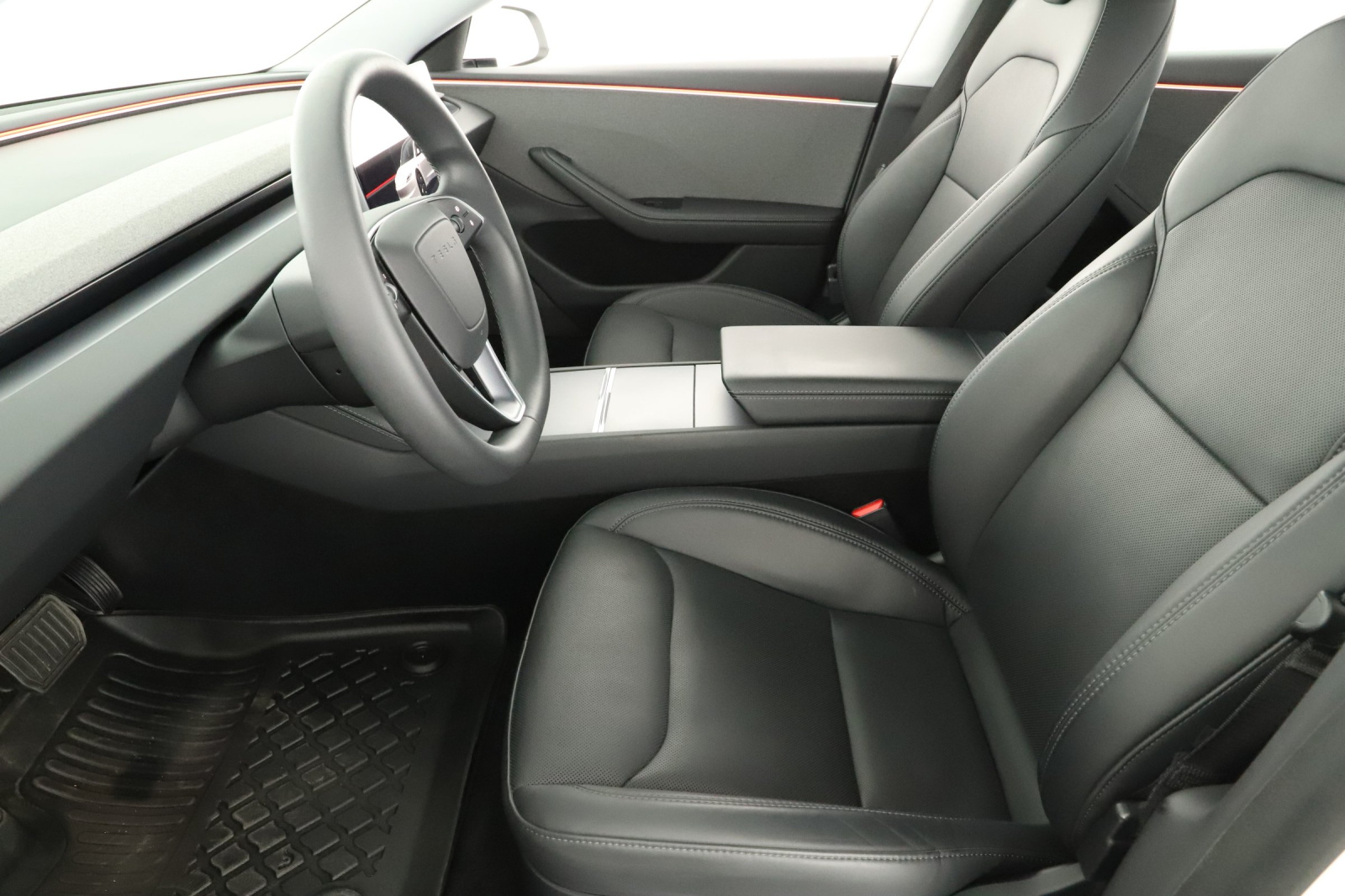 Tesla Model 3 Standard Range Plus – fotografie 13