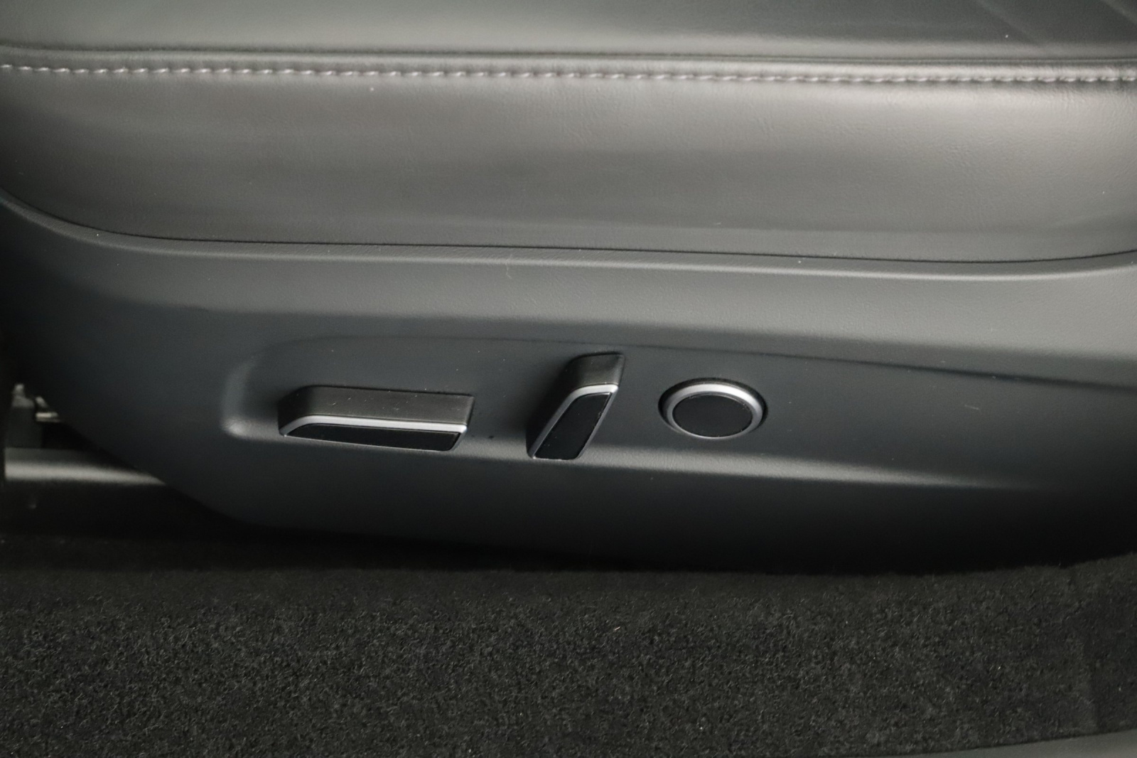 Tesla Model 3 Standard Range Plus – fotografie 16
