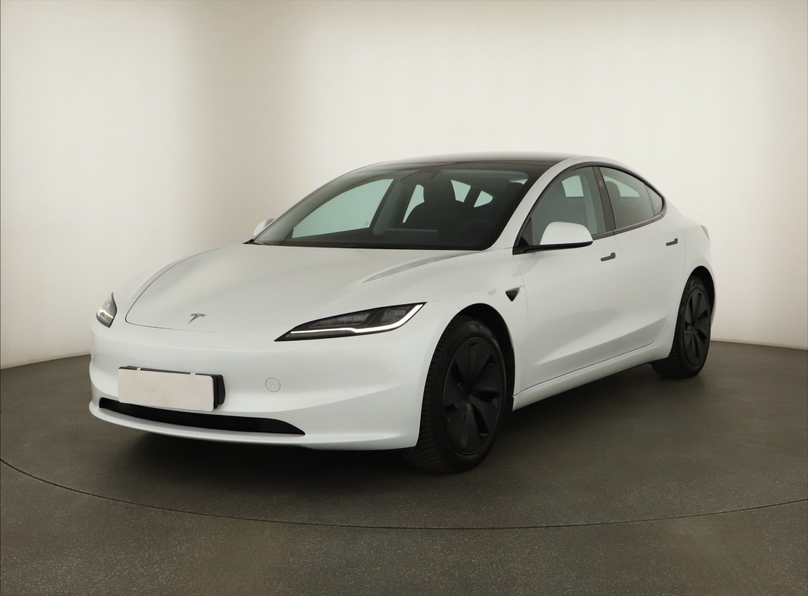 Tesla Model 3 Standard Range Plus – fotografie 3