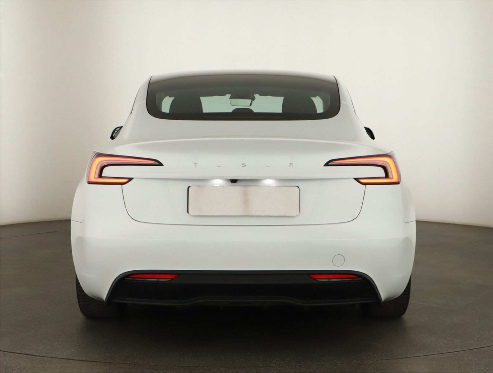 Tesla Model 3 Standard Range Plus – fotografie 6