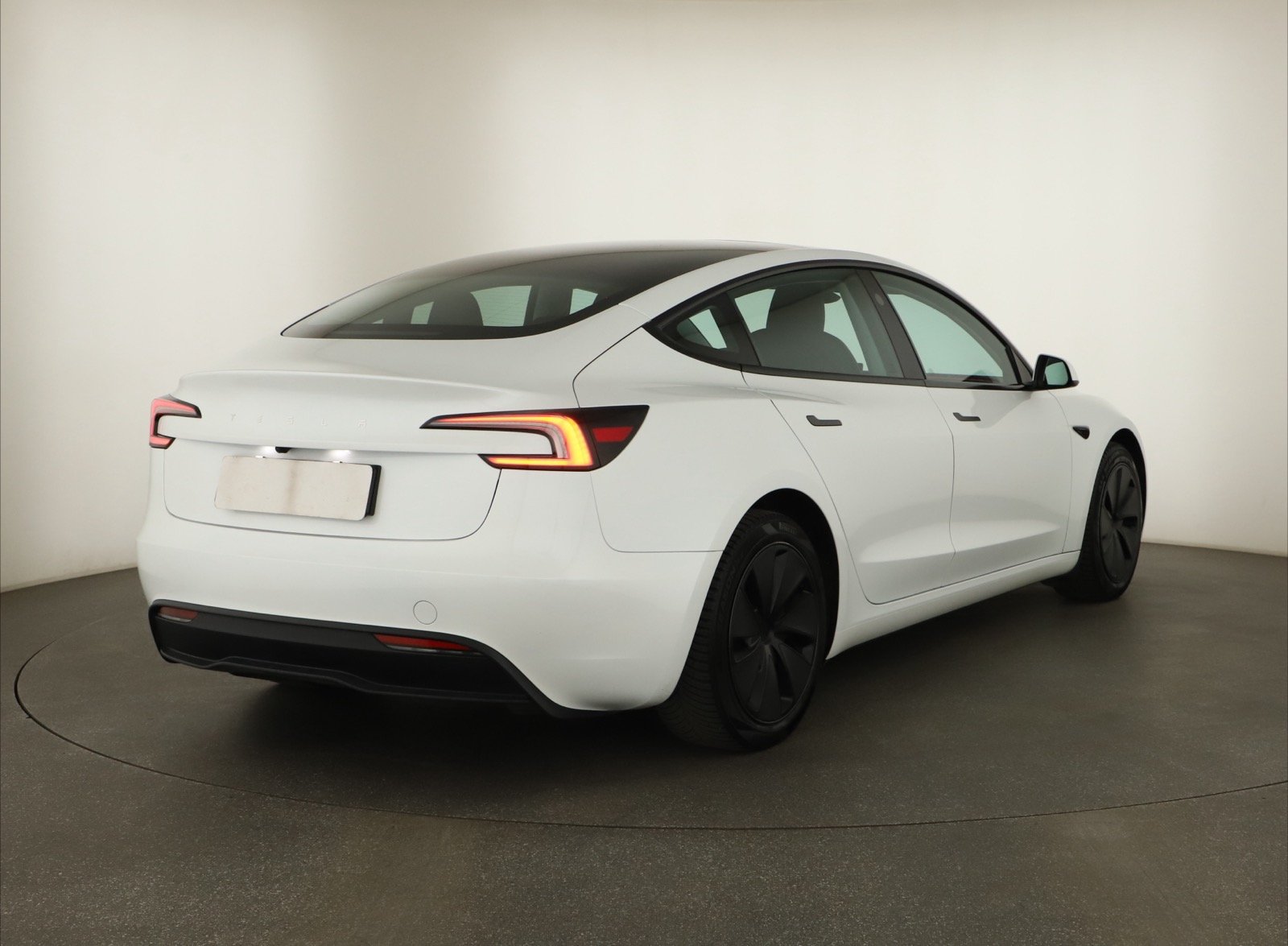 Tesla Model 3 Standard Range Plus – fotografie 7