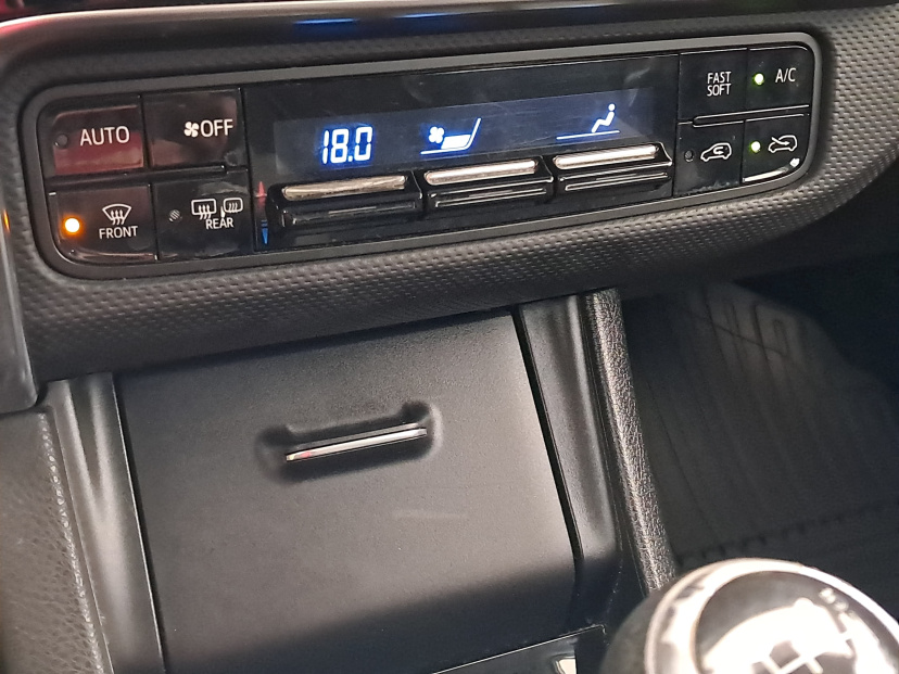 Toyota Auris, 2015